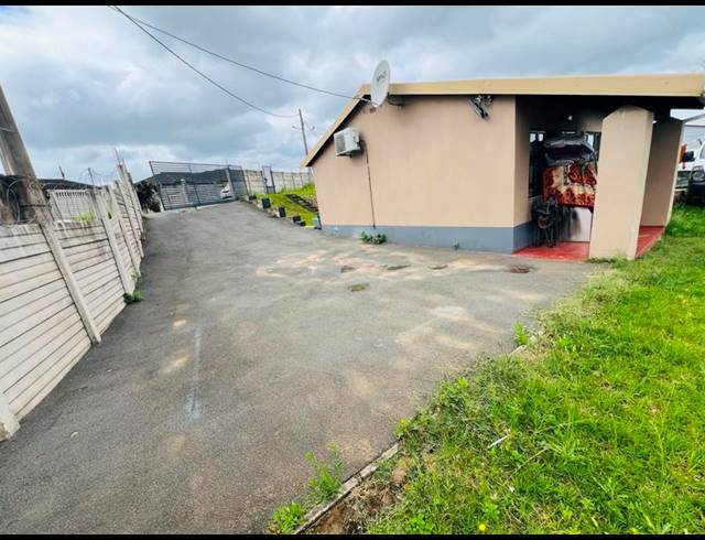 3 BEDROOM HOUSE FOR SALE IN UMLAZI Y